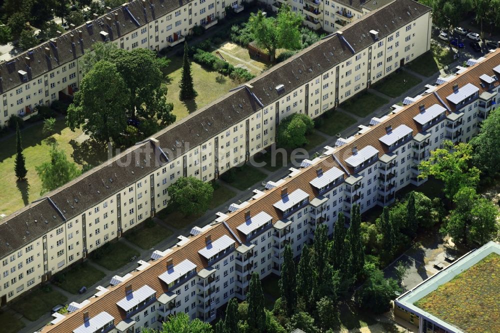 Luftaufnahme Berlin - Wohngebiet einer Reihenhaus- Siedlung Havensteinstraße im Ortsteil Lankwitz in Berlin, Deutschland