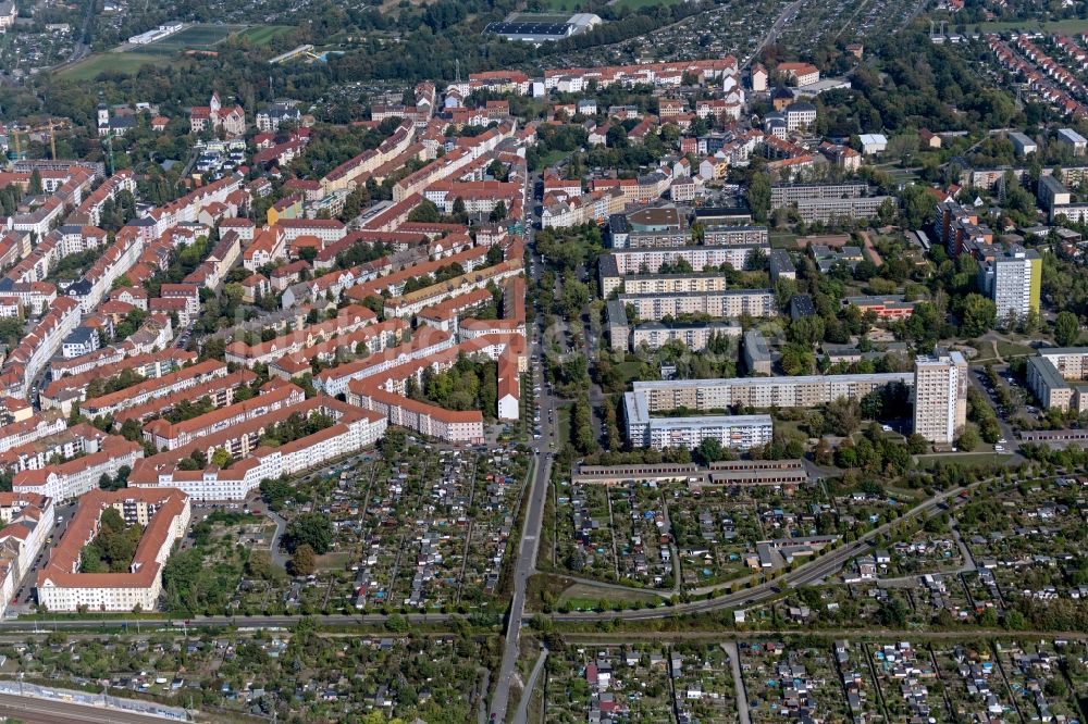 Luftbild Leipzig - Wohngebiet einer Reihenhaus- Siedlung Heinkstraße in Leipzig im Bundesland Sachsen