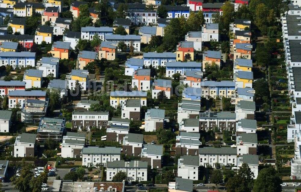 Luftbild Berlin - Wohngebiet einer Reihenhaus- Siedlung Lausanner Straße - Altdorfer Straße im Ortsteil Lichterfelde in Berlin