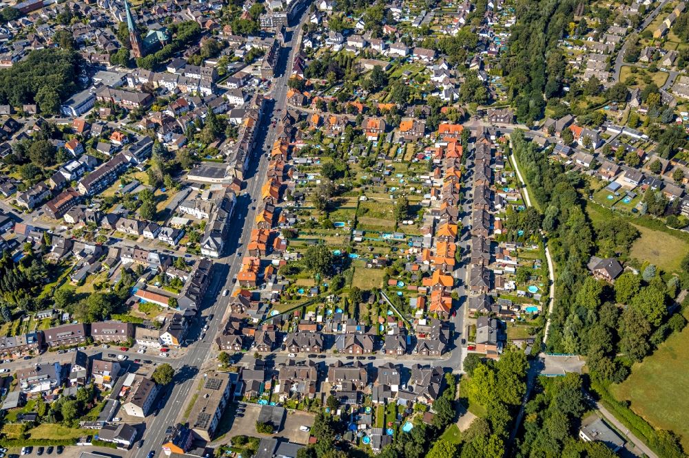 Luftbild Bottrop - Wohngebiet einer Reihenhaus- Siedlung Nordring - Holtforterstraße - Am Kirchschemsbach im Ortsteil Eigen in Bottrop im Bundesland Nordrhein-Westfalen, Deutschland