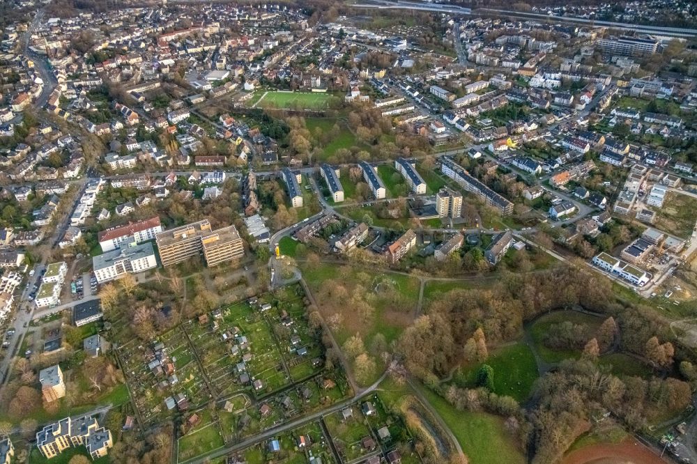 Luftaufnahme Bochum - Wohngebiet einer Reihenhaus- Siedlung im Ortsteil Altenbochum in Bochum im Bundesland Nordrhein-Westfalen, Deutschland