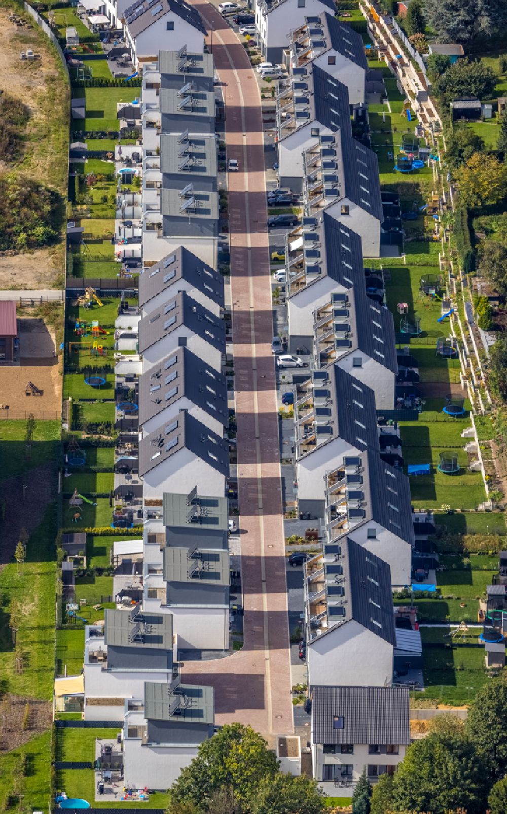 Luftaufnahme Schwelm - Wohngebiet einer Reihenhaus- Siedlung im Ortsteil Loh in Schwelm im Bundesland Nordrhein-Westfalen, Deutschland