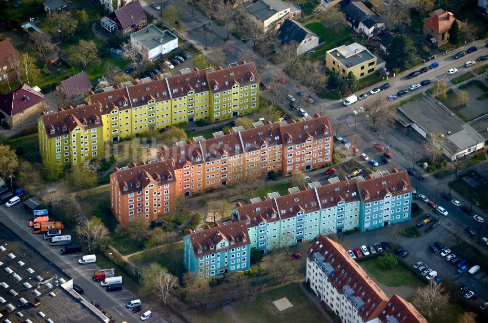 Berlin aus der Vogelperspektive: Wohngebiet einer Reihenhaus- Siedlung im Ortsteil Spandau in Berlin, Deutschland