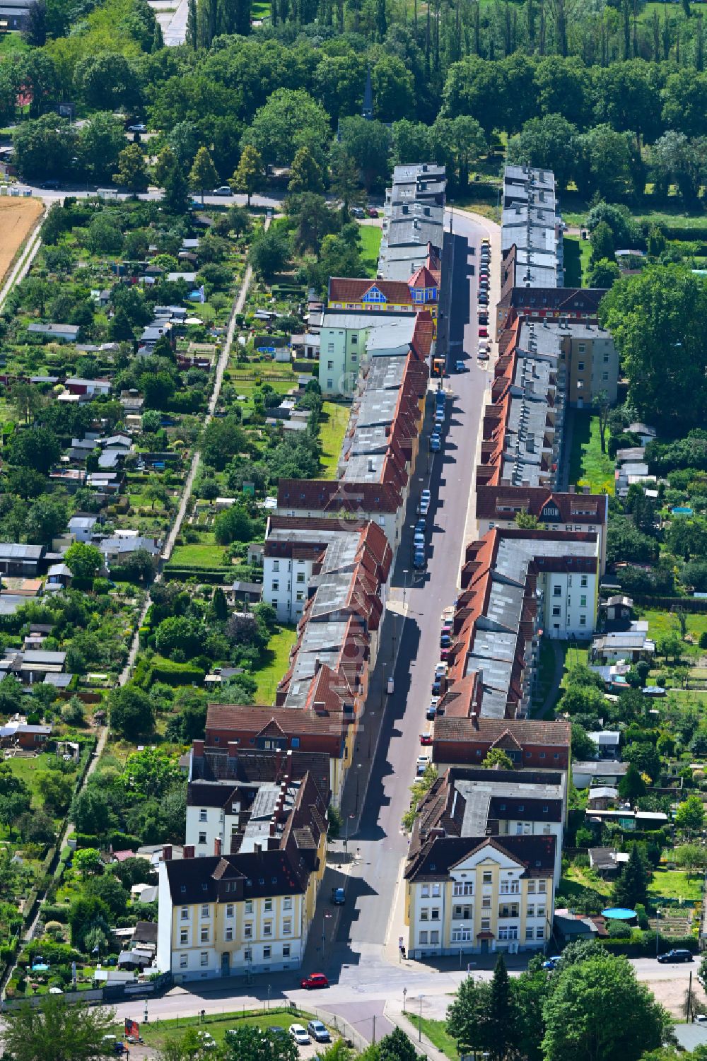 Luftaufnahme Magdeburg - Wohngebiet einer Reihenhaus- Siedlung im Ortsteil Sudenburg in Magdeburg im Bundesland Sachsen-Anhalt, Deutschland