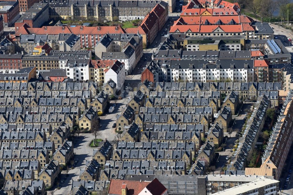 Kopenhagen von oben - Wohngebiet einer Reihenhaus- Siedlung Osterbrogade - Kildevaeldsgade in Kopenhagen in Region Hovedstaden, Dänemark
