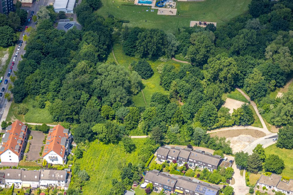 Herne von oben - Wohngebiet einer Reihenhaus- Siedlung mit Park in Herne im Bundesland Nordrhein-Westfalen, Deutschland
