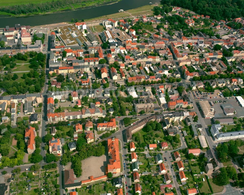 Luftbild Riesa - Wohngebiet einer Reihenhaus- Siedlung in Riesa im Bundesland Sachsen, Deutschland