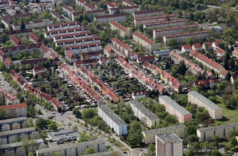 Luftaufnahme Erfurt - Wohngebiet einer Reihenhaus- Siedlung Riethstraße - Fasanenstraße in Erfurt im Bundesland Thüringen, Deutschland