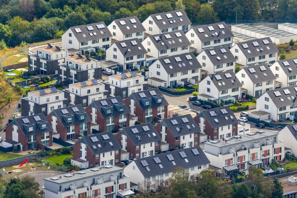 Luftaufnahme Velbert - Wohngebiet einer Reihenhaus- Siedlung an der Winkelstraße in Velbert im Bundesland Nordrhein-Westfalen, Deutschland