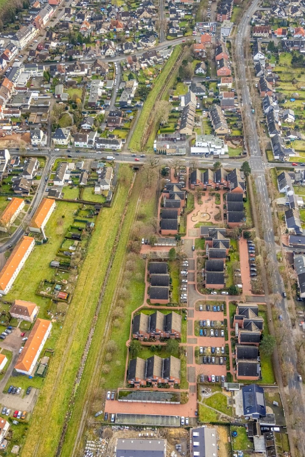 Hamm von oben - Wohngebiet einer Reihenhaus- Siedlung Zum Torksfeld im Ortsteil Herringen in Hamm im Bundesland Nordrhein-Westfalen, Deutschland