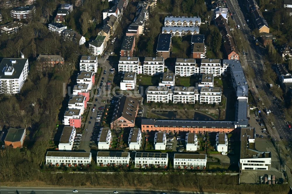 Hamburg von oben - Wohngebiet einer Reihenhaus- Siedlung zwischen Husarenhof und Am Husarendenkmal im Ortsteil Marienthal in Hamburg, Deutschland