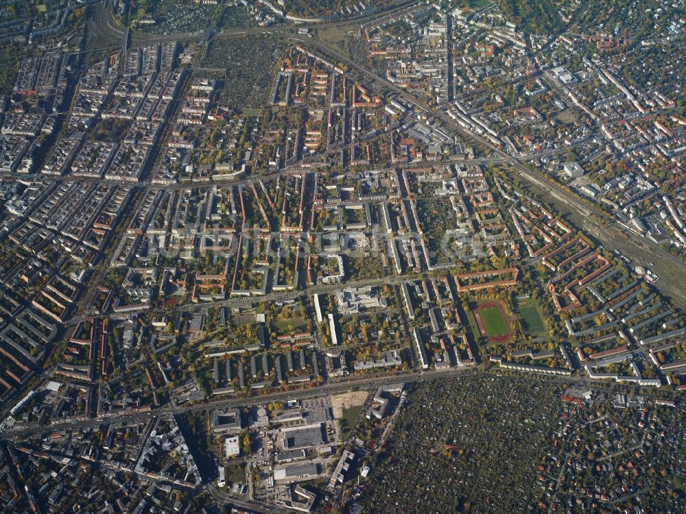 Luftaufnahme Berlin - Wohngebiet zwischen Prenzlauer Promenade, Wisbyer und Bornholmer Straße und Ringbahn im Bezirk Pankow in Berlin