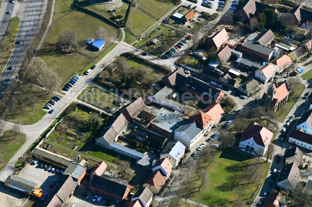 Luftaufnahme Berlin - Wohngebiets- Siedlung Dorf am Park im Ortsteil Marzahn in Berlin, Deutschland