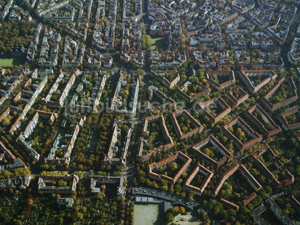 Berlin von oben - Wohngebiets- Siedlung entlang der Geisenheimer Straße - Wiesbadener Straße - Rüdesheimer Straße - Laubacher Straße in Berlin
