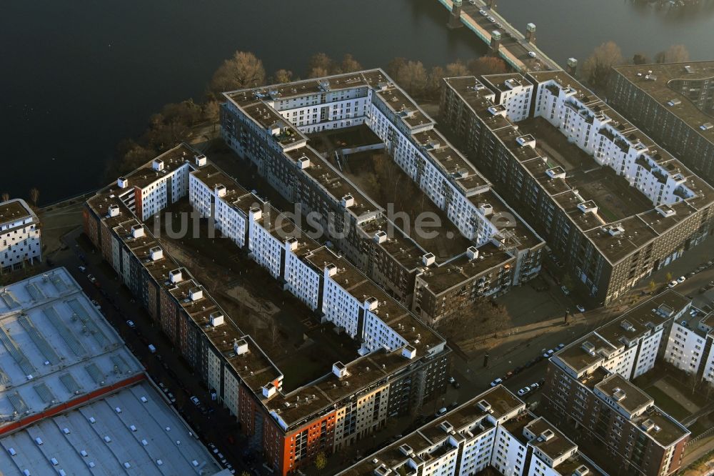 Luftbild Berlin - Wohngebiets- Siedlung an der Havelspitze im Ortsteil Hakenfelde in Berlin, Deutschland