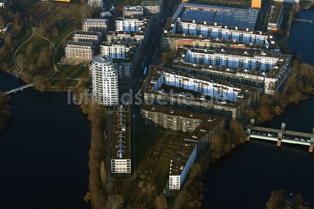 Luftaufnahme Berlin - Wohngebiets- Siedlung an der Havelspitze im Ortsteil Hakenfelde in Berlin, Deutschland
