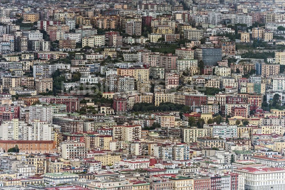 Neapel von oben - Wohngebiets- Siedlung in Neapel in Italien