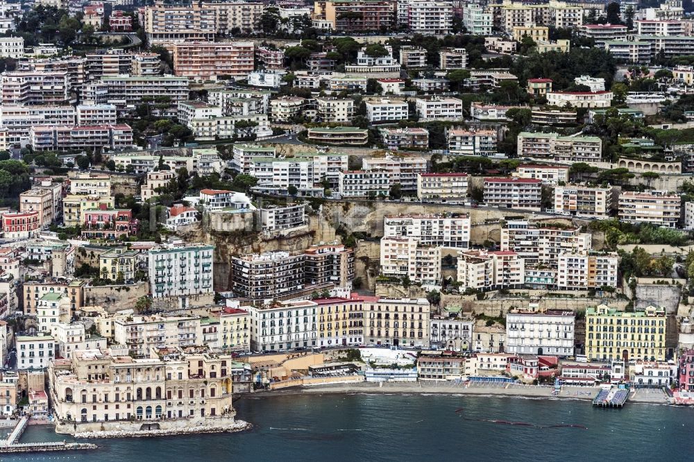 Neapel aus der Vogelperspektive: Wohngebiets- Siedlung in Neapel in Italien