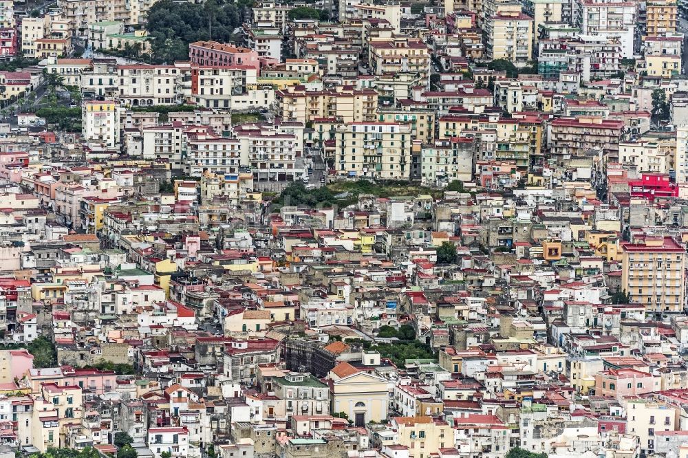 Luftaufnahme Neapel - Wohngebiets- Siedlung in Neapel in Italien