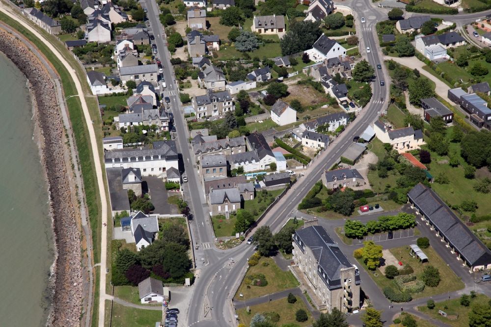 Saint-Jacut-de-la-Mer von oben - Wohnhaus- Bebauung auf der Halbinsel von Saint-Jacut-de-la-Mer in Bretagne, Frankreich