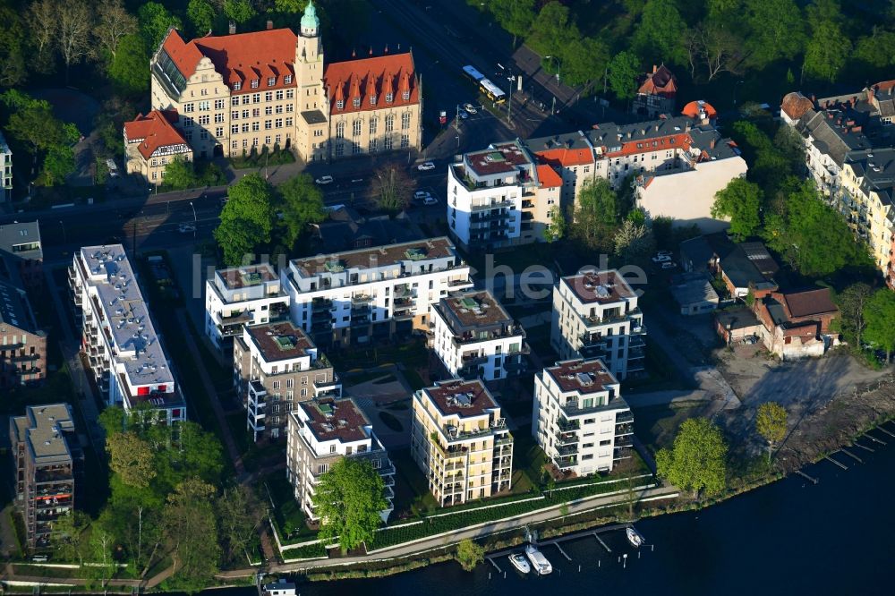 Luftaufnahme Berlin - Wohnhausanlage am Spreeufer im Ortsteil Köpenick im Bezirk Treptow-Köpenick in Berlin
