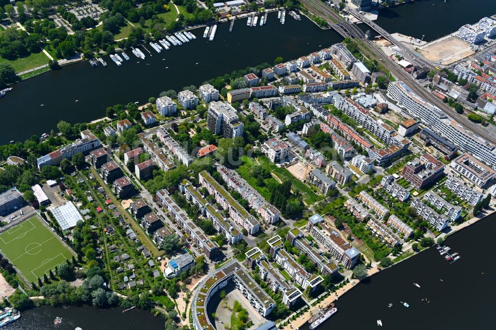 Berlin von oben - Wohnhausbebauung auf der Halbinsel Stralau im Ortsteil Friedrichshain in Berlin, Deutschland