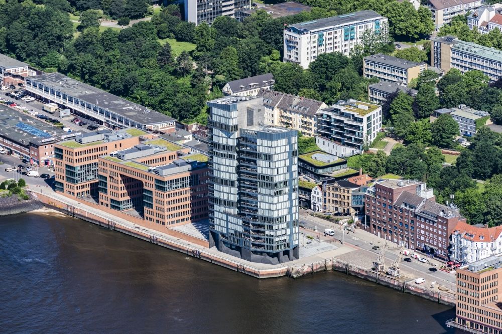 Hamburg von oben - Wohnhochhaus Kristall an der Großen Elbstraße in Altona in Hamburg
