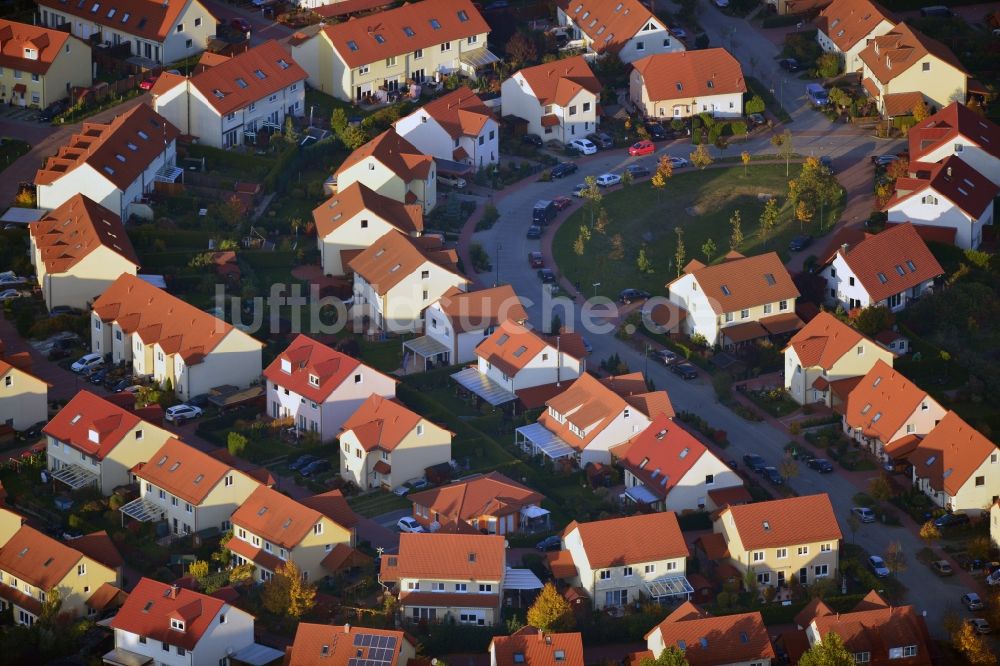 Luftaufnahme Schildow - Wohnungs- Neubaugebiet Am Pfaffenwald der SWV Schildow Wohnungsbau GmbH in Schildow im Bundesland Brandenburg
