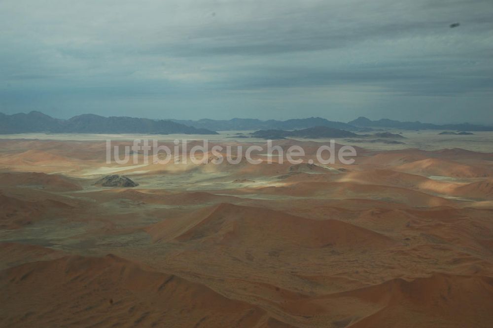 Korlia von oben - Wüstenlandschaft bei Korlia in Namibia
