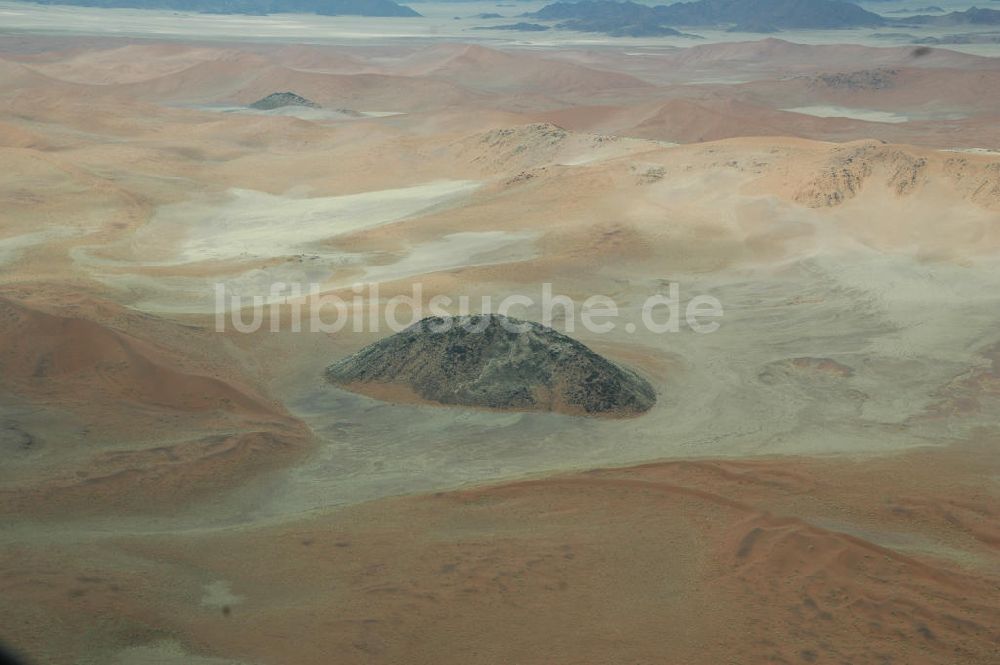 Korlia aus der Vogelperspektive: Wüstenlandschaft bei Korlia in Namibia