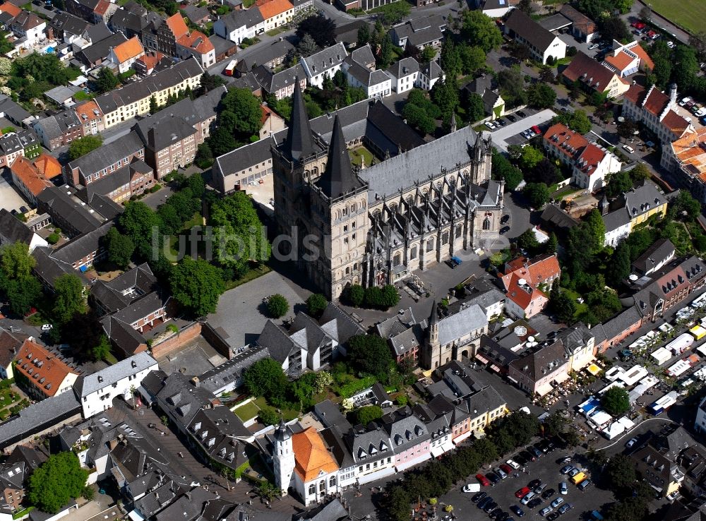 Luftbild Xanten - Xantener Dom in Stadt Xanten am Niederrhein im Bundesland Nordrhein-Westfalen