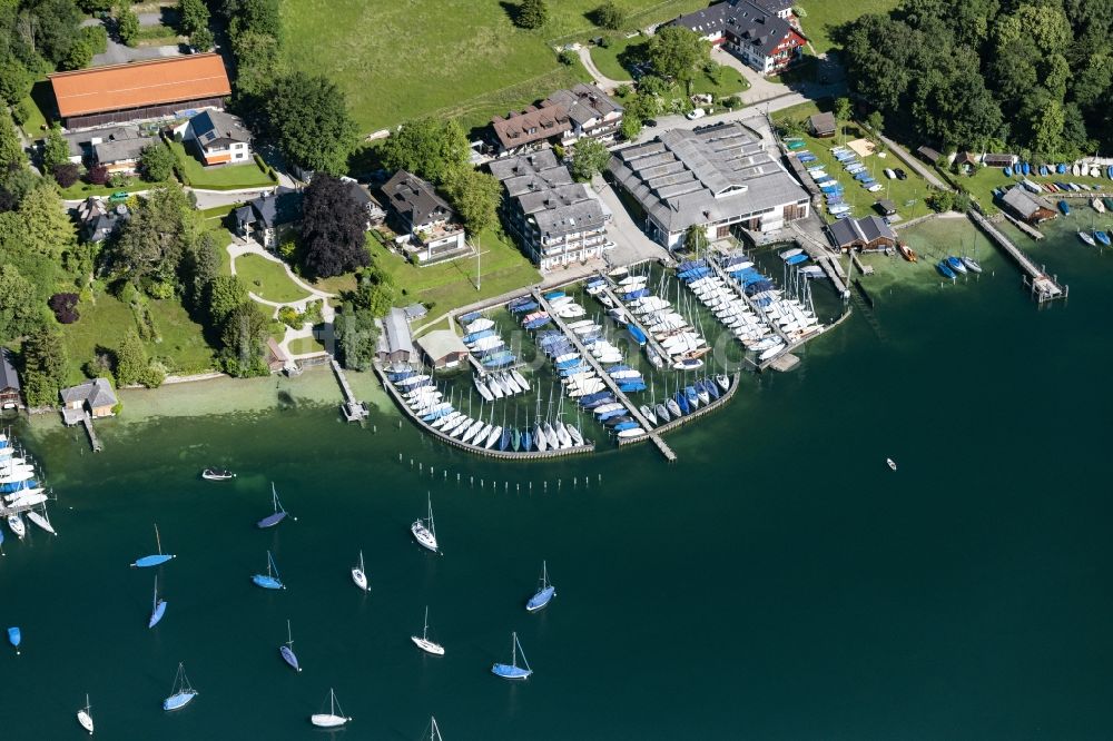 Luftbild Pöcking - Yachtclub und Yachthafen mit Sportboot- Anlegestellen und Bootsliegeplätzen am Ufer des Starnberger Sees in Possenhofen im Bundesland Bayern, Deutschland