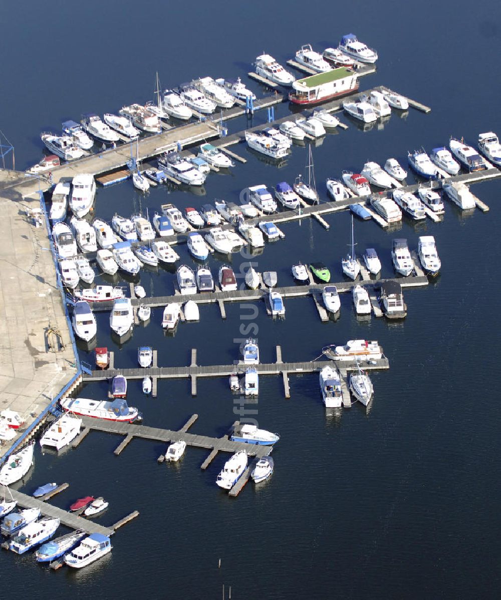 Luftbild Plaue - Yachthafen des Camping- und Ferienparks am Plauer See in Brandenburg