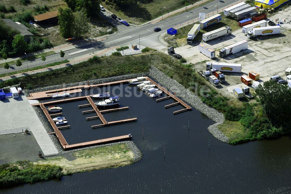 Teltow aus der Vogelperspektive: Yachthafen Marina Teltow am Uferbereich des Teltowkanal in Teltow im Bundesland Brandenburg, Deutschland