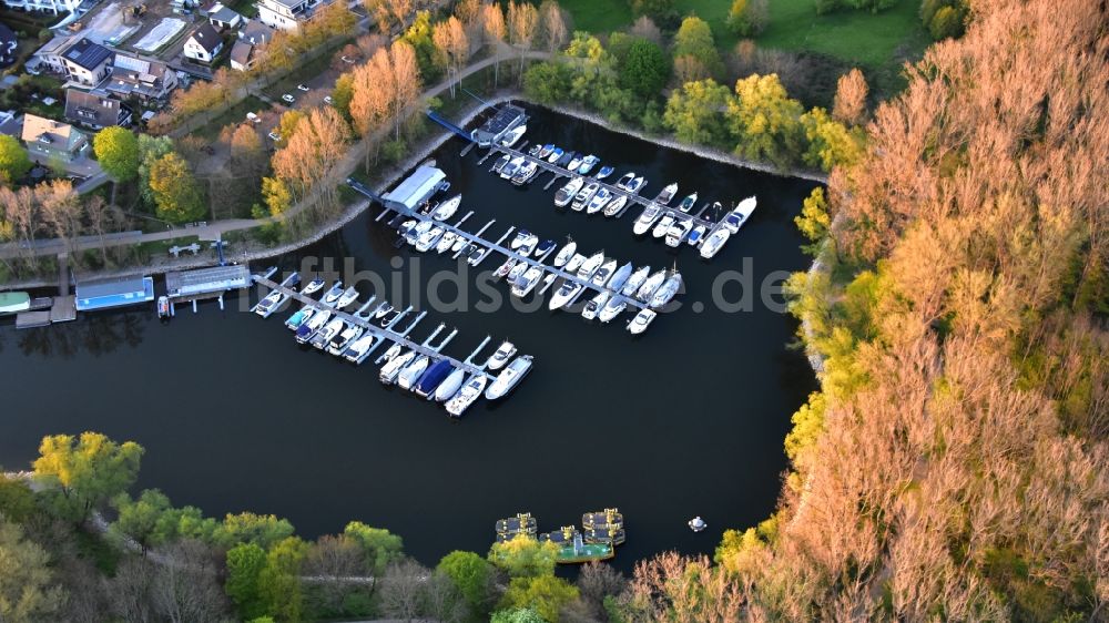 Luftbild Niederkassel - Yachthafen in Niederkassel im Bundesland Nordrhein-Westfalen, Deutschland