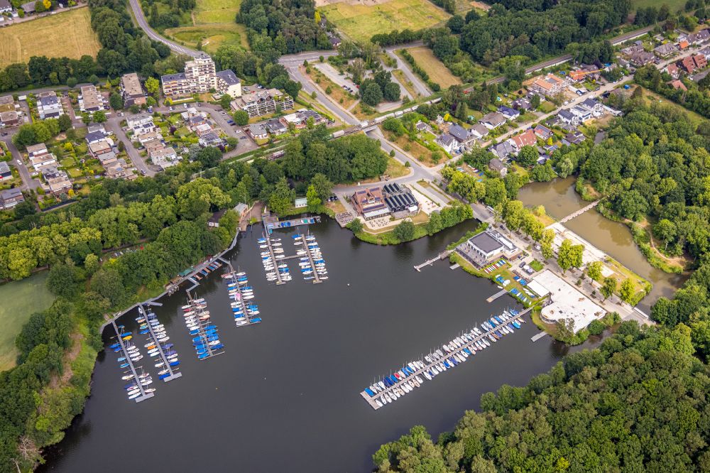 Luftbild Haltern am See - Yachthafen mit Sportboot- Anlegestellen und Bootsliegeplätzen am Uferbereich Mühlenbach in Haltern am See im Bundesland Nordrhein-Westfalen, Deutschland
