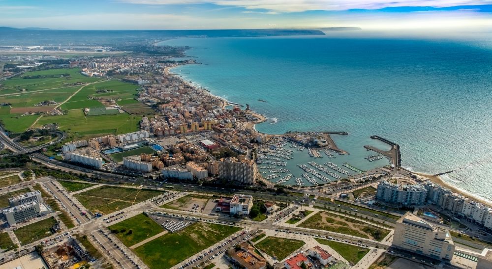 Luftaufnahme Palma - Yachthafen am Uferbereich der Bucht von Palma in Palma in Balearische Insel Mallorca, Spanien
