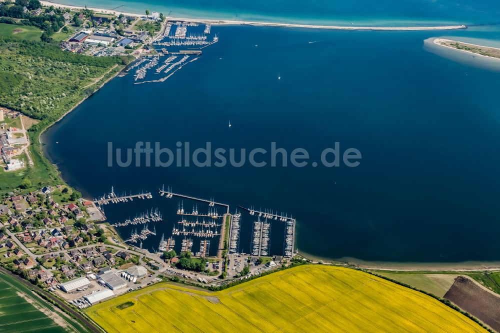Luftbild Großenbrode - Yachthafen am Uferbereich des Großenbroder Binnensee in Großenbrode im Bundesland Schleswig-Holstein, Deutschland