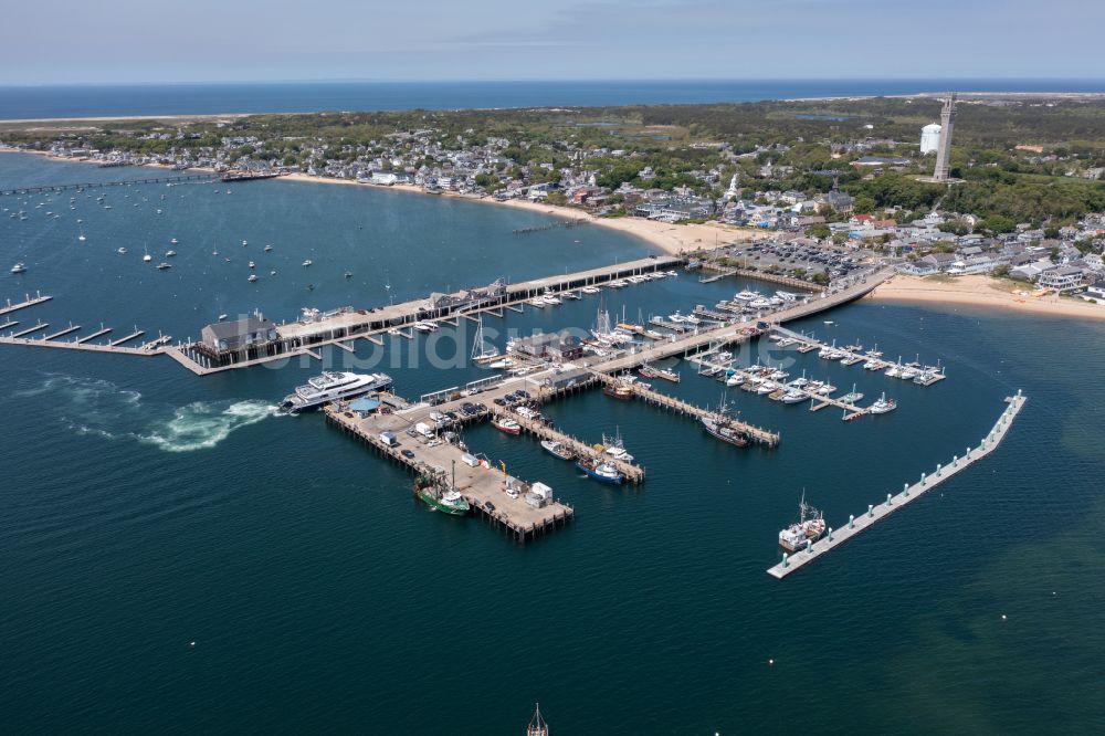 Luftbild Provincetown - Yachthafen am Uferbereich MacMillan Pier in Provincetown in Massachusetts, USA