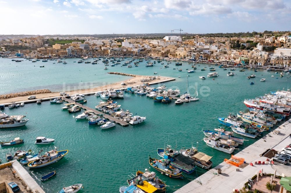 Luftbild Marsaxlokk - Yachthafen am Uferbereich in Marsaxlokk in Malta