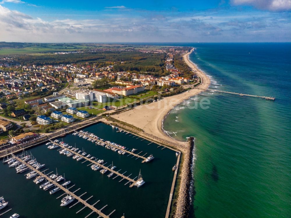 Luftbild Kühlungsborn - Yachthafen am Uferbereich der Ostsee in Kühlungsborn im Bundesland Mecklenburg-Vorpommern, Deutschland