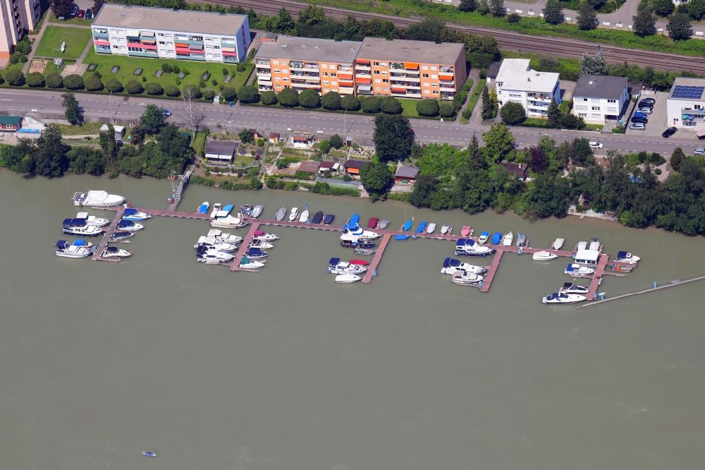Grenzach-Wyhlen von oben - Yachthafen am Uferbereich vom Rhein in Grenzach-Wyhlen im Bundesland Baden-Württemberg, Deutschland