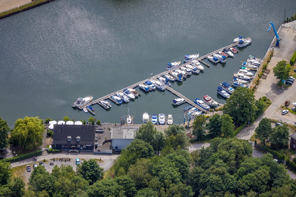 Luftaufnahme Castrop-Rauxel - Yachthafen am Uferbereich am Rhein-Herne-Kanal in Castrop-Rauxel im Bundesland Nordrhein-Westfalen, Deutschland