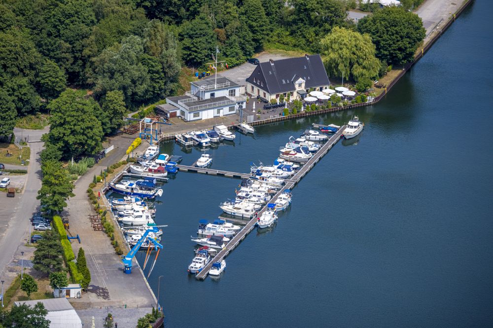 Castrop-Rauxel von oben - Yachthafen am Uferbereich am Rhein-Herne-Kanal in Castrop-Rauxel im Bundesland Nordrhein-Westfalen, Deutschland