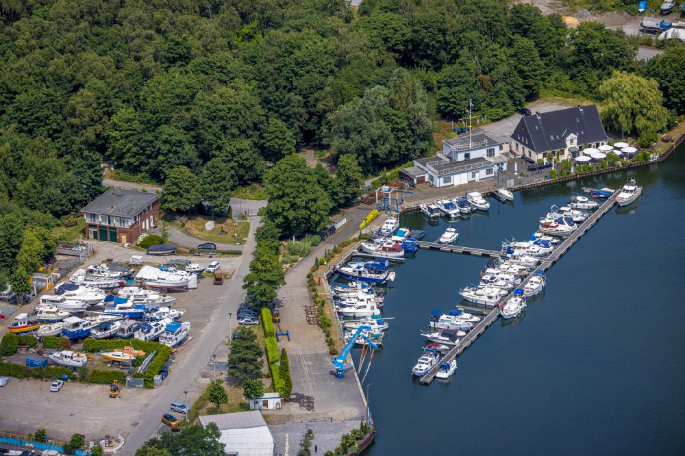 Castrop-Rauxel aus der Vogelperspektive: Yachthafen am Uferbereich am Rhein-Herne-Kanal in Castrop-Rauxel im Bundesland Nordrhein-Westfalen, Deutschland