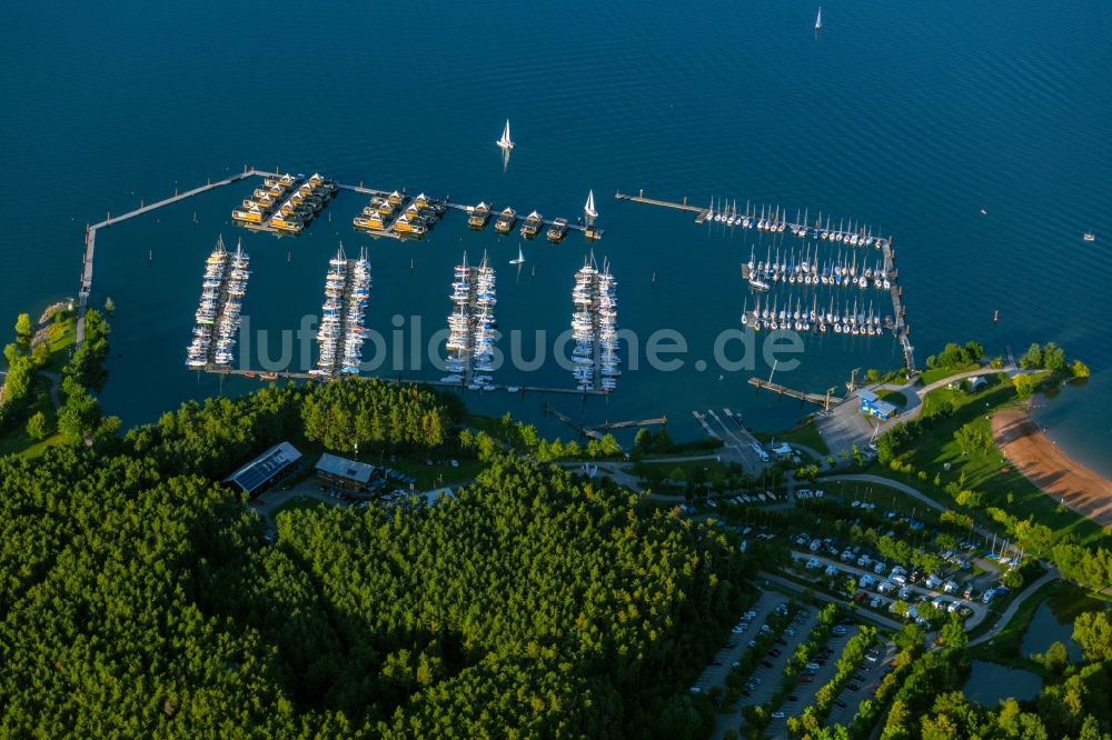 Pleinfeld aus der Vogelperspektive: Yachthafen am Uferbereich Segelhafen Ramsberg in Pleinfeld im Bundesland Bayern, Deutschland
