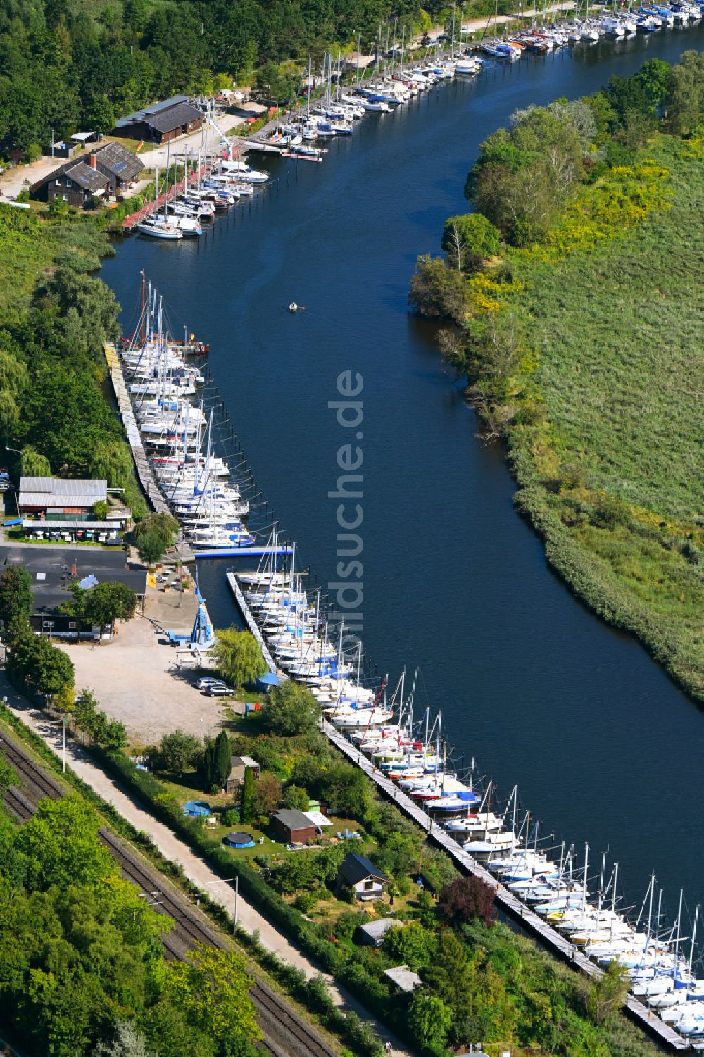 Luftaufnahme Lübeck - Yachthafen am Uferbereich Stettiner Yacht-Club e.V. in Lübeck im Bundesland Schleswig-Holstein, Deutschland