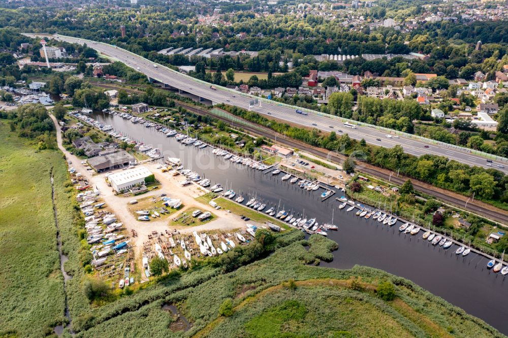 Luftbild Bad Schwartau - Yachthafen am Uferbereich der Trave in Bad Schwartau im Bundesland Schleswig-Holstein, Deutschland