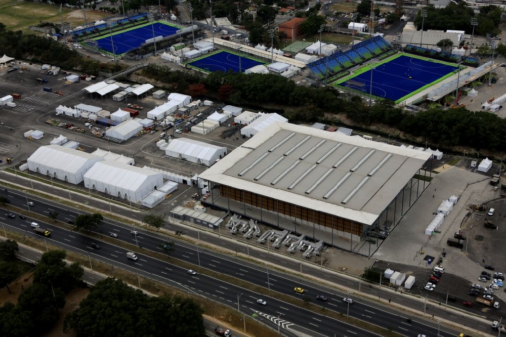 Luftbild Rio de Janeiro - Youth Arena und Hockey Sportplatzanlagen im Deodoro Olympic Park in Rio de Janeiro in Brasilien