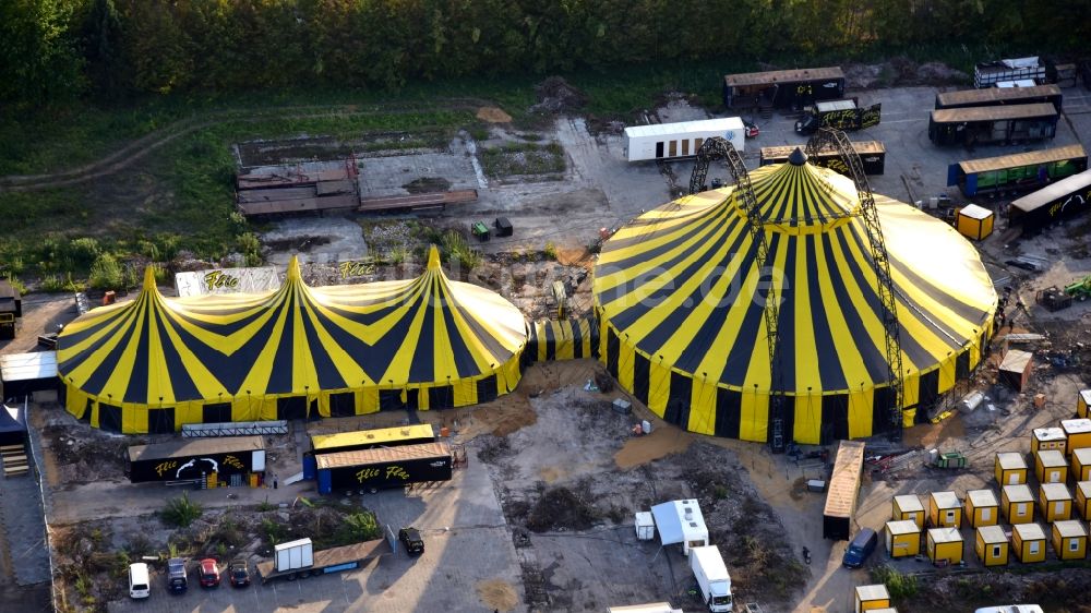 Luftaufnahme Bonn - Zelt- Kuppeln des Zirkus Flic Flac in Bonn im Bundesland Nordrhein-Westfalen, Deutschland